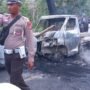 Dua mobil pick up terbakar usai alami tabrakan hebat
