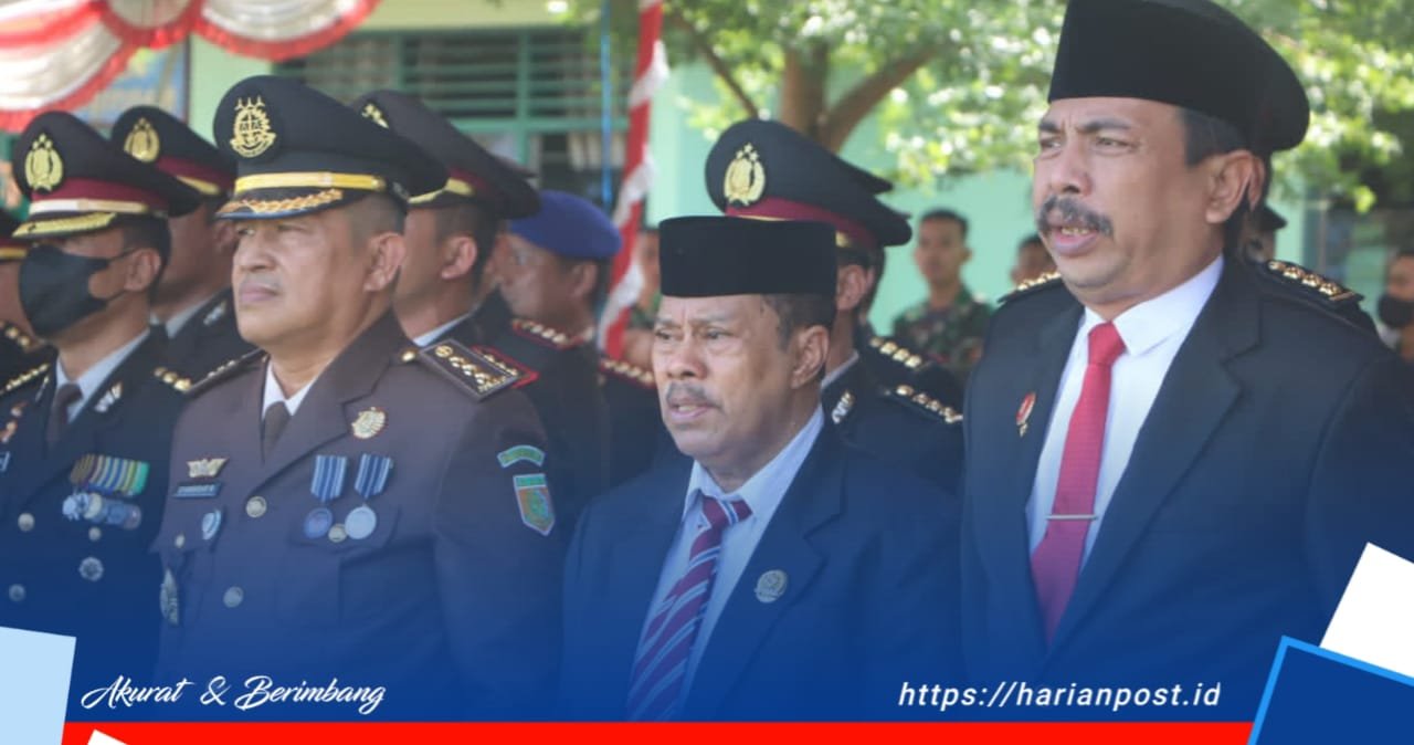 Ketua DPRD Provinsi Gorontalo Paris Jusuf (Tengah) menghadiri Upacara Peringatan Hari Ulang Tahun (HUT) Tentara Nasional Indonesia (TNI) ke-77 Tahun