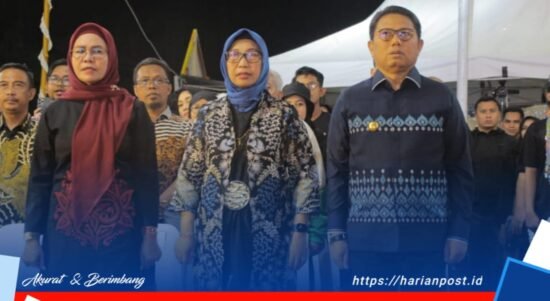 Penjagub Gorontalo Hamka Hendra Noer (Kanan) saat menghadiri pembukaan PKPI 2022