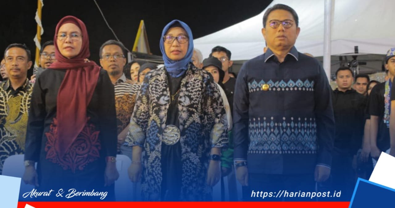 Penjagub Gorontalo Hamka Hendra Noer (Kanan) saat menghadiri pembukaan PKPI 2022