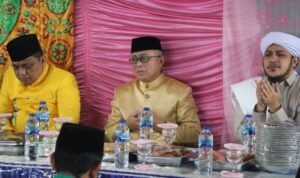 Wakil Ketua II DPRD Provinsi Gorontalo Sofyan Puhi (Tengah) menghadiri Do'a dalam rangka memperingati Maulid Nabi Muhammad SAW 12 Rabiul Awal 1444 Hijriah