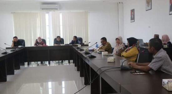 Komisi II DPRD Provinsi Gorontalo menggelar rapat kerja menindaklanjuti aduan peternak