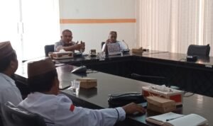 DPRD Pohuwato menggelar rapat gabungan komisi bersama Kepala Dinas Pendidikan, Kepala Badan Kepegawaian dan Kepala Dinas Kesehatan, guna mengevaluasi pengangkatan PPPK, Rabu, 2 November 2022 di Aula DPRD Pohuwato.