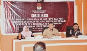 Penjabat Bupati Boalemo, Hendriwan membuka sosialisasi pembentukan AD HOC (PPK dan PPS) serta penggunaan aplikasi sistem Informasi anggota KPU dan AD HOC (SIAKBA) Pemilihan Umum tahun 2024.