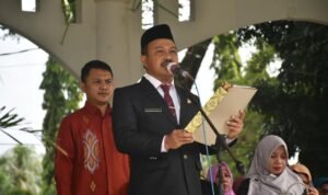 Sekretaris Daerah (Sekda) kabupaten Boalemo memimpin upacara peringatan Hari Pahlawan Nasional 2022