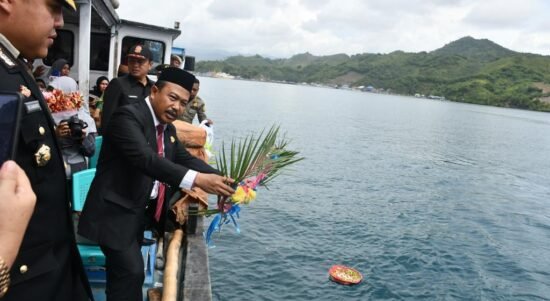 Sekda Boalemo, Sherman Moridu melaksanakan upacara tabur bunga