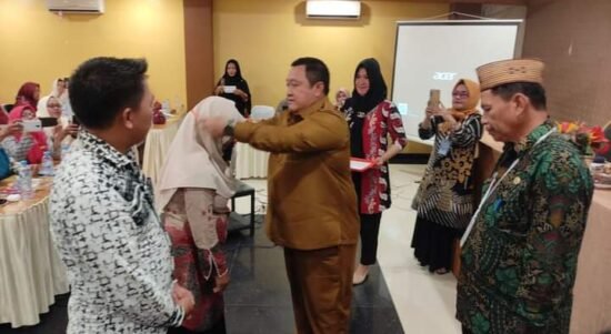 Penjabat Bupati (Penjabup) Boalemo Hendriwan membuka Workshop Penguatan Manajerial Sekolah Satu Atap, bertempat di Hotel New Rahmat Kota Gorontalo.
