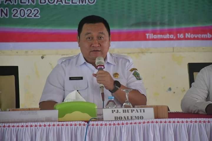 Penjabat Bupati (Penjabup) Boalemo Hendriwan Membuka Sosialisasi Pembinaan Pengawasan, Penyaluran BBM dan LPG 3 Kg Bersubsidi Tingkat Kabupaten Boalemo