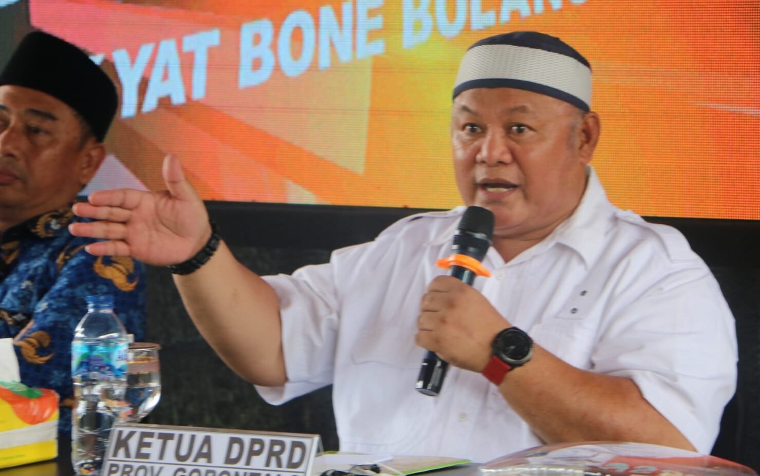 Wakil Ketua DPRD Provinsi Gorontalo Kris Wartabone dalam Focus Group Discusion (FGD), Selasa, 29 November 2022, yang dilaksanakan Pemerintah Kabupaten Bone Bolango