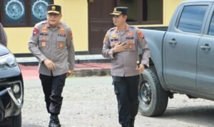 Kapolres Boalemo, AKBP Deddy Herman, S.I.K, menyambut langsung kedatangan Kapolda Gorontalo, Irjen Pol Helmy Santika, S. H.,S.I.K., M.Si, di kabupaten Boalemo