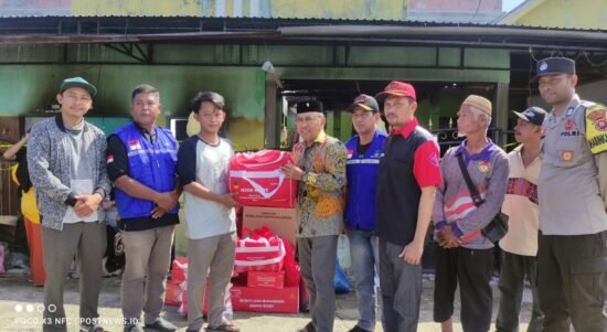 - Dinas Sosial dan PMD Kabupaten Boalemo, menyerahkan bantuan kepada korban kebakaran yang terjadi di Desa Hungayonaa, Kecamatan Tilamuta