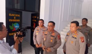 Kapolda Helmy Santika saat berkunjung di Mapolres Pohuwato usai melaksanakan kegiatan penanaman 5000 bibit Cabe di Lahan Brimob Paguat