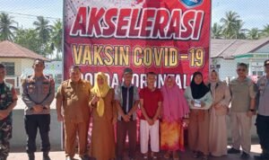 Penjabup Boalemo Hendriwan saat menghadiri pelaksanaan vaksinasi Covid-19