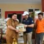 Penjabat Bupati Boalemo, Hendriwan, didampingi sektetaris Daerah Sherman Moridu kembali menerima bantuan logistik untuk masyarakat yang terdampak banjir bandang