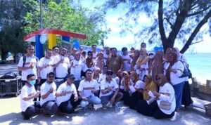 Keluarga besar Badan Perencanaan, Penelitian dan Pengembangan Daerah(Bapppeda) Kabupaten Boalemo menggelar family gathering di kawasan wisata Bolihutuo