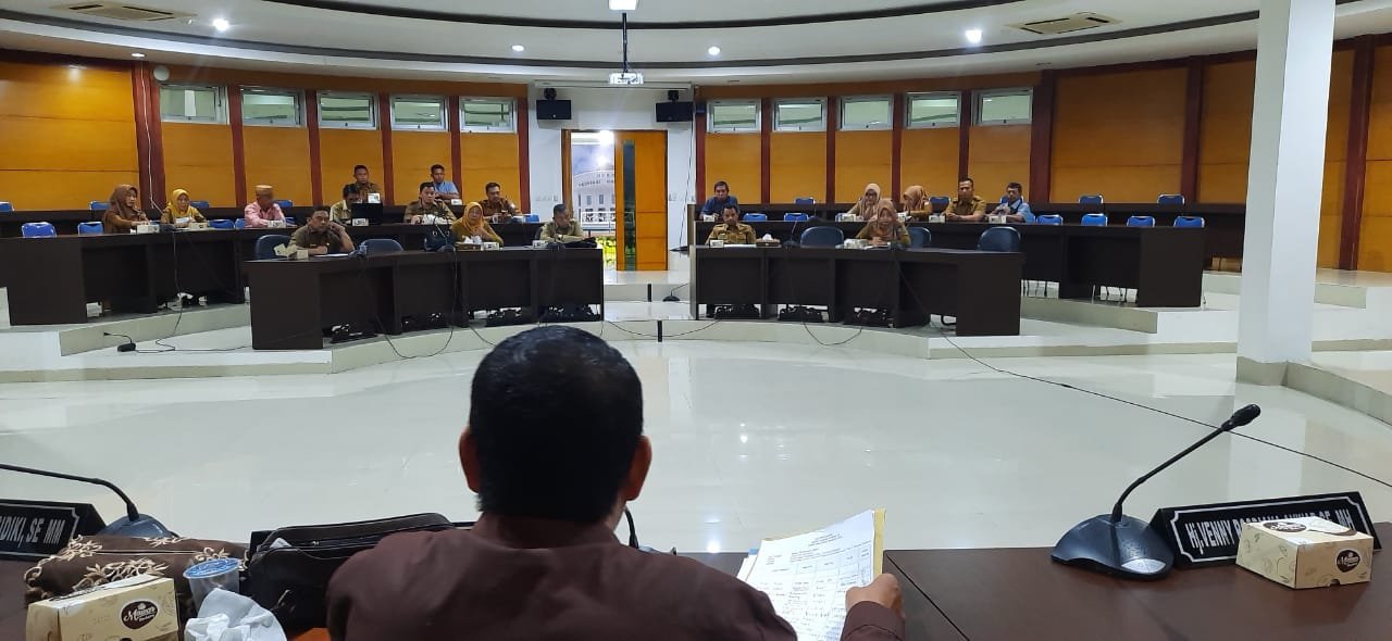 Deprov menggelar rapat bersama Dinas Pertanian se-provinsi Gorontalo terkait pemanfaatan kartu tani