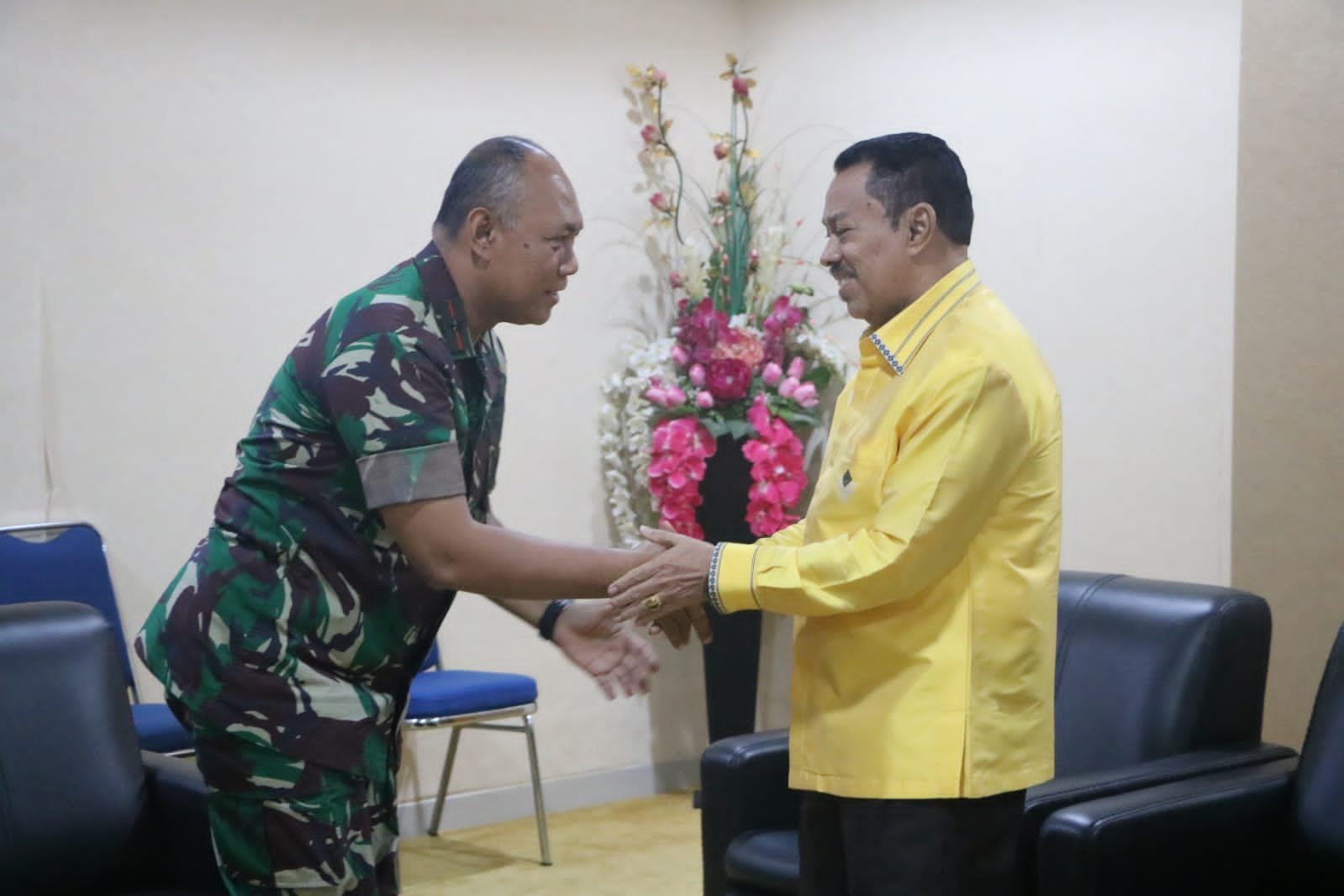 - Ketua DPRD Provinsi Gorontalo, Paris Jusuf menerima kunjungan kerja Komandan Korem (Danrem) 133/Nani Wartabone, Brigjen Totok Sulistyono