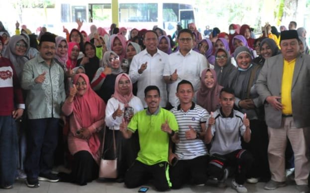 Menteri Pemuda dan Olahraga Zainuddin Amali didampingi Penjagub Hamka Hendra Noer, silaturahim dengan Ikatan Guru Olahraga Nasional (IGORNAS) Kabupaten Boalemo bertempat di Pendopo Kanto Bupati, Minggu (23/1/2023). Foto – Haris