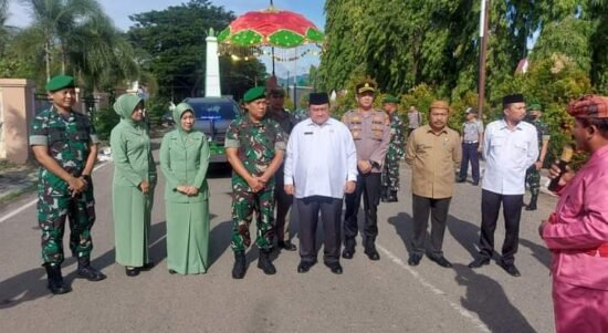 Penjabup Boalemo Hendriwan didampingi Sekretaris Daerah Sherman Moridu saat menerima kunjungan kerja Danrem 133 Nani Wartabone