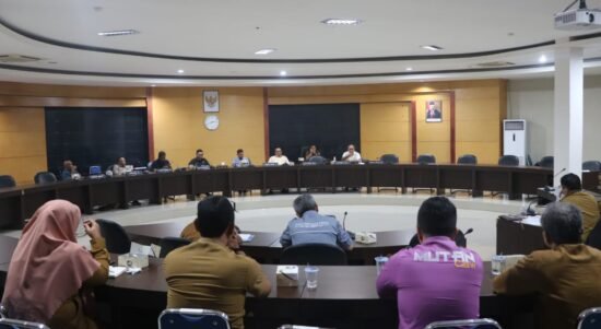 Komisi I DPRD Provinsi Gorontalo bersama dengan mitra kerja OPD yang berlangsung di Ruang Rapat Dulohupa Selasa, 24 Januari 2024 Kemarin.