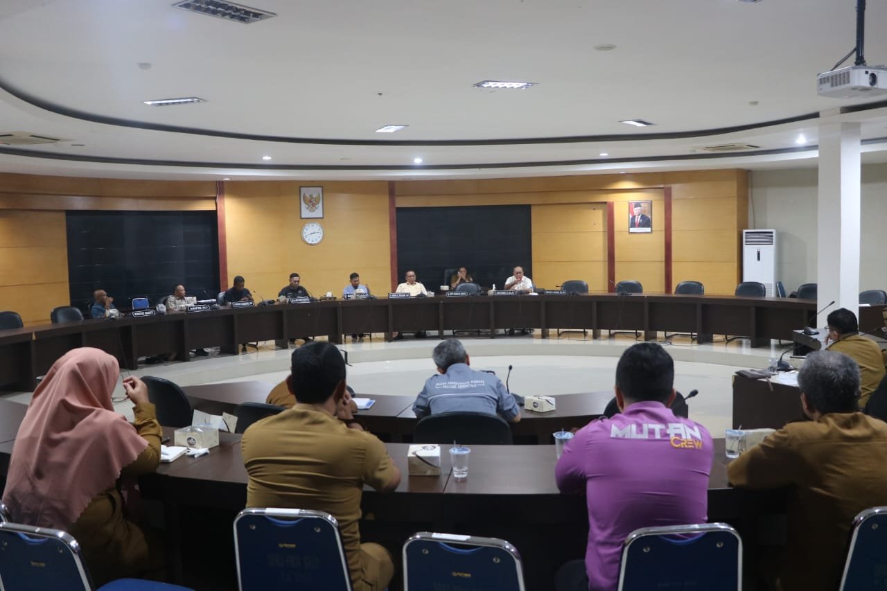 Komisi I DPRD Provinsi Gorontalo bersama dengan mitra kerja OPD yang berlangsung di Ruang Rapat Dulohupa Selasa, 24 Januari 2024 Kemarin.