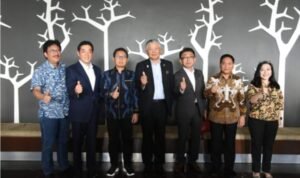 Penjagub Gorontalo Hamka Hendra Noer bertemu dengan Gubernur Ehime – Jepang, Tokihiro Nakamura, sebelum bertolak ke Jepang di Hotel Aston,Kota Gorontalo