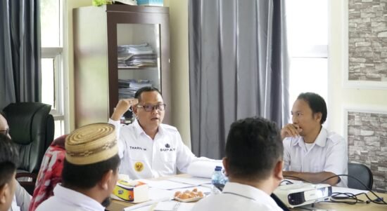 Thariq saat berkunjung ke Dinas Perkim guna memastikan implementasi  kebijakan strategis kecepatan dan ketepatan (KSKK),