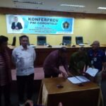 Kadis Kominfo Rifli Katili saat menghadiri kegiatan PWI di antai IV UNG