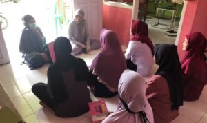 Bidan Desa Mutiara menyelenggarakan Pos Layanan Terpadu (Posyandu) Ibu Hamil (Bumil)