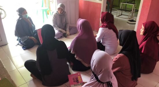 Bidan Desa Mutiara menyelenggarakan Pos Layanan Terpadu (Posyandu) Ibu Hamil (Bumil)