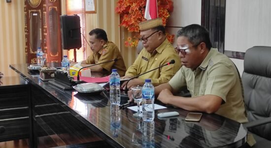 Asisten Pemerintahan dan Kesra Abdulwahab Paudi, S.IP, M.AP memberikan apresiasi kepada KONI Gorontalo Utara