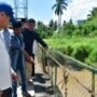 Bupati dan Ketua DPRD Pohuwato meninjau jembatan yang dikeluhkan warga