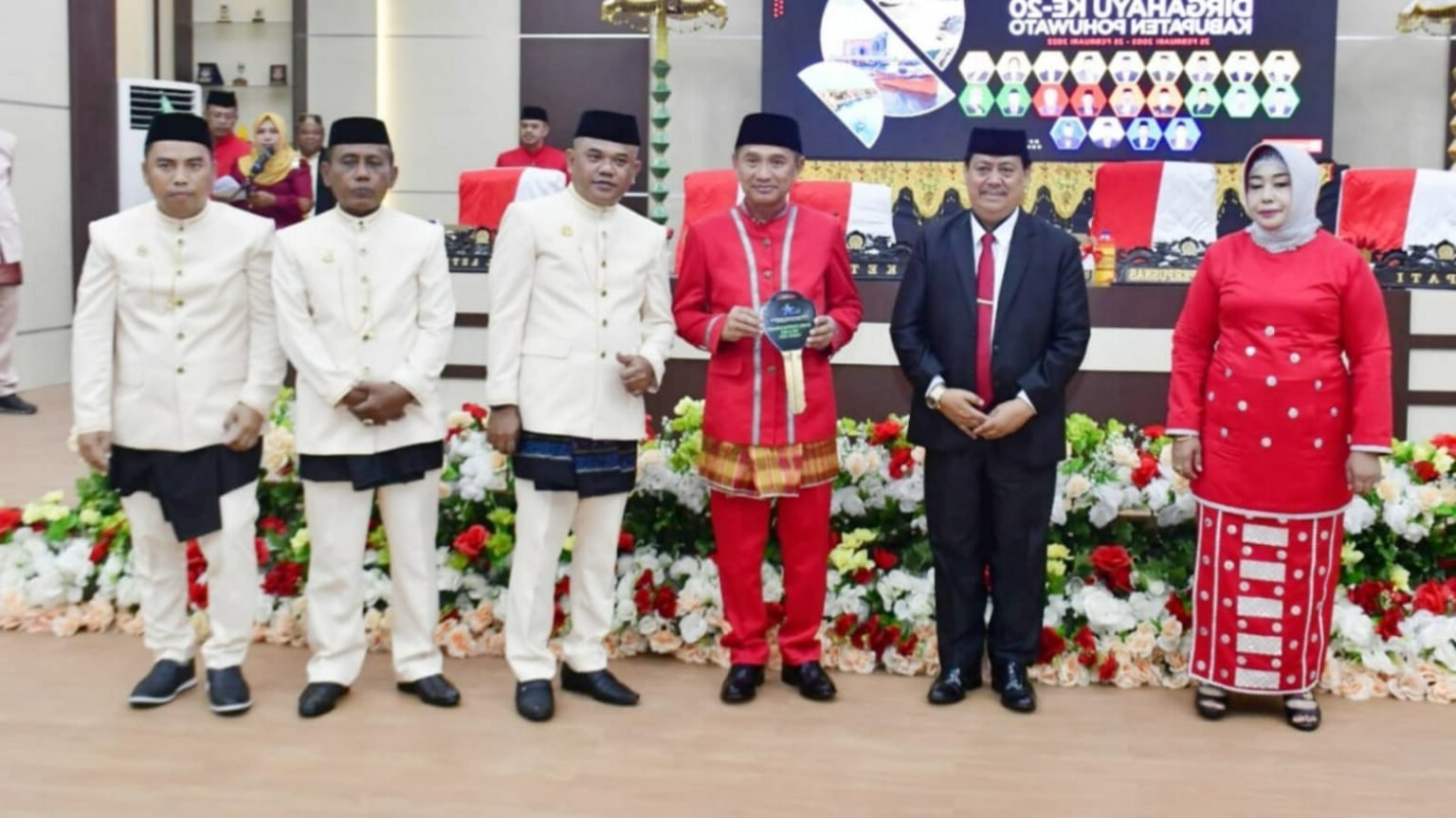 Foto Bersama DPRD dan Pemkab Pohuwato di HUT Pohuwat ke-20 Tahun