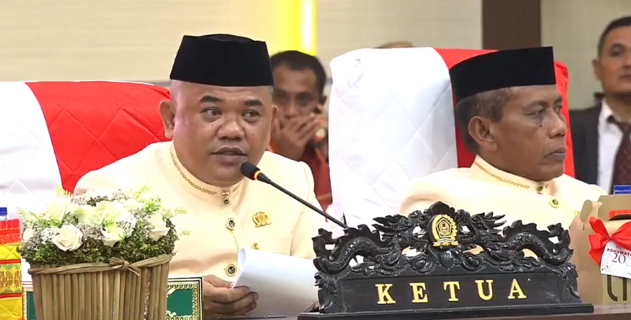 Ketua DPRD Pohuwato Nasir Giasi yang didampingi Wakil Ketua DPRD, memimpin rapat Paripurna Istimewa dalam rangka memperingati Hari Ulang Tahun (HUT) Pohuwato ke-20, Sabtu, 25 Februari 2023.