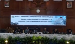 Rapat Rapat Paripurna DPRD Provinsi Gorontalo ke-103 dalam rangka pembicaraan tingkat II terhadap 1 Ranperda Provinsi Gorontalo yang berlangsung di ruang rapat DPRD.