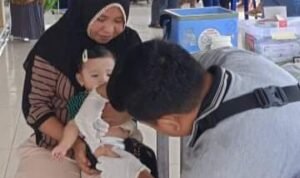 Puskesmas Berlian saat melaksanakan Posyandu di Desa Mutiara