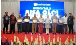 Penjabat Gubernur Hamka Hendra Noer meminta produk dalam Negeri atau lokal dapat termanfaatkan dengan baik