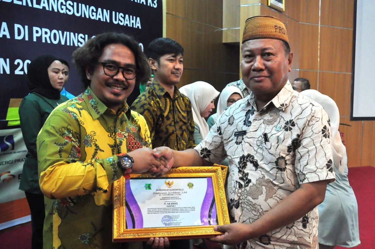 Pemerintah Provinsi Gorontalo memberikan penghargaan kepada perusahaan nihil kecelakaan kerja