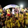 Bupati Gorontalo Utara Thariq Modanggu saat menyerahkan piala kepada klub pemenang turnamen sepak bola bupati ceria cup 1