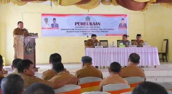 Penjabat Bupati Boalemo, Hendriwan saat memberikan sambutan pembukaan uji kompetensi pejabat di lingkungan Pemkab Boalemo