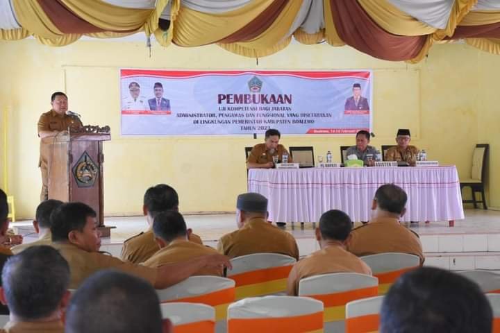 Penjabat Bupati Boalemo, Hendriwan saat memberikan sambutan pembukaan uji kompetensi pejabat di lingkungan Pemkab Boalemo
