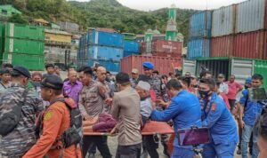 Direktorat Polairud Polda Gorontalo bekerja sama dengan Bid Dokkes mengevakuasi 77 penumpang dan 12 kru kapal cepat Express Priscilia 88