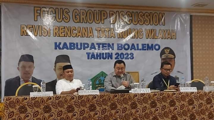 Penjabup Hendriwan saat menghadiri FGD Revisi RTRW