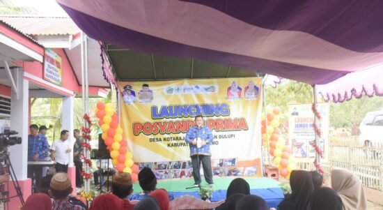 Penjabup Boalemo saat meresmikan Posyandu Prima di Desa Kotaraja