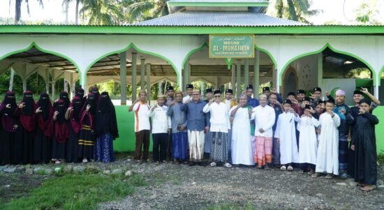 Thariq Modanggu berkunjung ke TPQ Darul Ulum Almuhajirin, Desa Limbato, Kecamatan Tolinggula