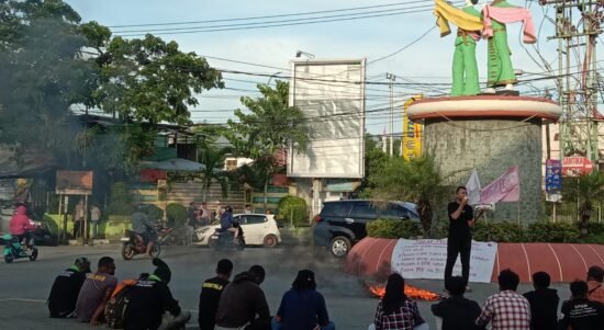 LMID Eksekutif Wilayah Gorontalo menggelar aksi di bundaran HI Kota Gorontalo