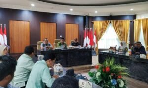 Rapat persiapan kunjungan delegasi pemerintahan Malaysia yang dipimpin Penjabat Sekretaris Daerah Provinsi Gorontalo Syukri Botutihe di ruang Huyula Kantor Gubernur