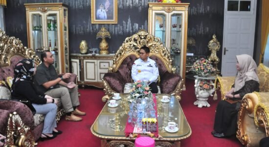 Kepala BPJS Kesehatan Gorontalo yang baru, Djamal Ardiansyah, sowan ke Penjabat Gubernur Hamka Hendra Noer