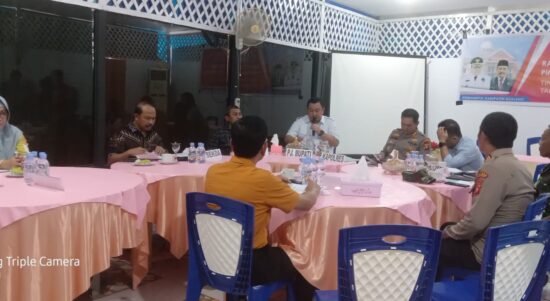 Pemkab Boalemo saat menggelar rapat Forkopimda terkait tuntutan masyarakat Wonosari