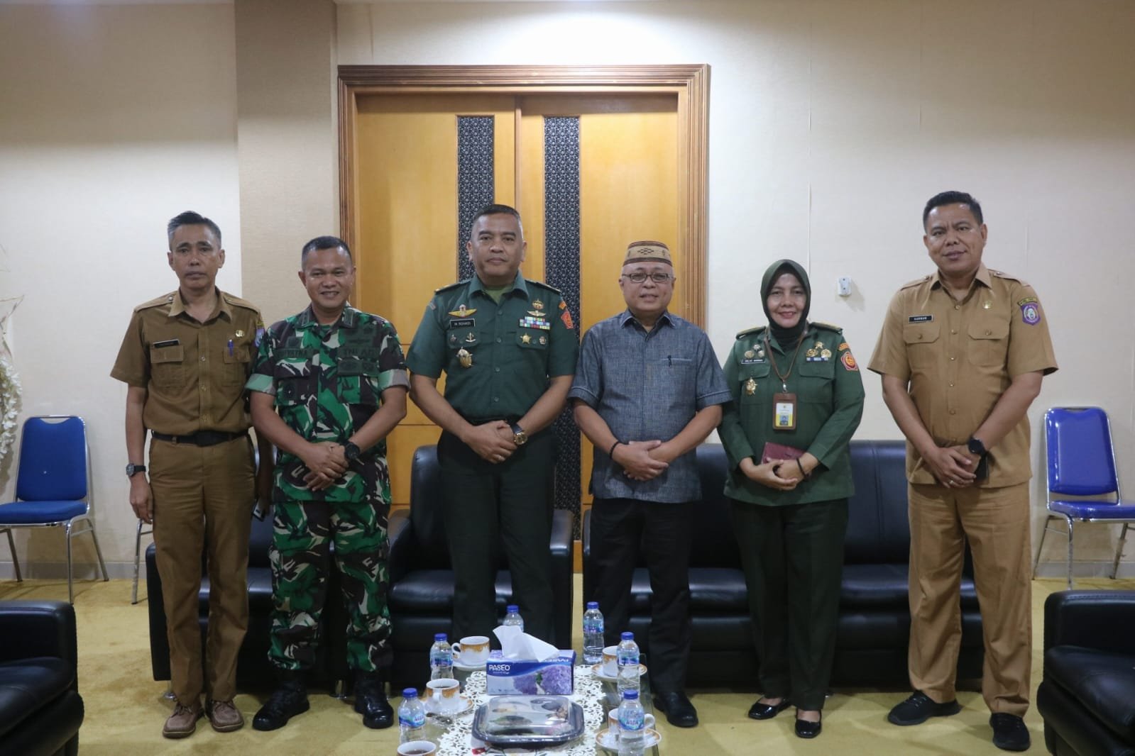 Wakil Ketua DPRD Provinsi Gorontalo, Sofyan Puhi didampingi Sekretaris DPRD Sudarman Samad menerima kunjungan Tim Aju Pejabat Lemhanas RI, Brigjen TNI M Rohadi dan Kolonel Coba (K) Silvi Mirna